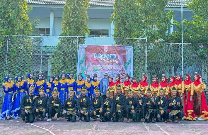 Menari dalam Harmoni Menyatu dalam Tradisi