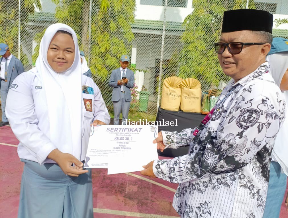 Smansa Fun Fair 2024 Osis SMAN 1 Soppeng Berikan Penghargaan untuk Kategori Terbersih