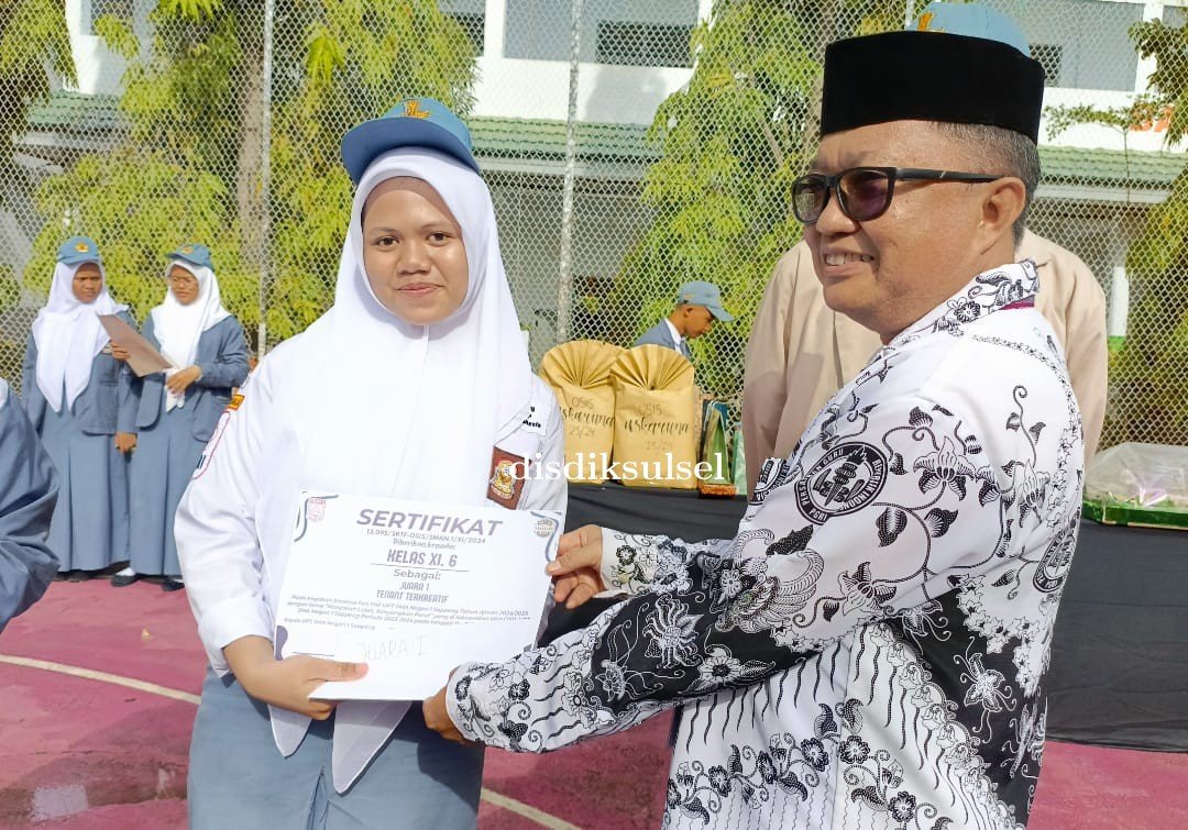 Smansa Fun Fair OSIS SMAN 1 Soppeng Berikan Penghargaan untuk Kategori Terkreatif